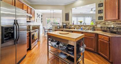 Grenier Garden BNB|Private Backyard & Great WiFi