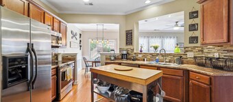 Grenier Garden BNB|Private Backyard & Great WiFi