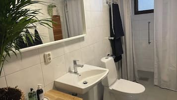 HÄrtork, handdukar, tvÄl och toalettpapper