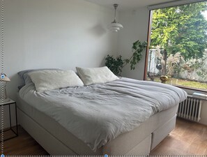 Iron/ironing board, travel crib, WiFi, bed sheets
