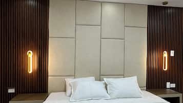 8 bedrooms, iron/ironing board, WiFi, bed sheets