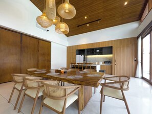 Peti sejuk, ketuhar, mesin basuh pinggan mangkuk 