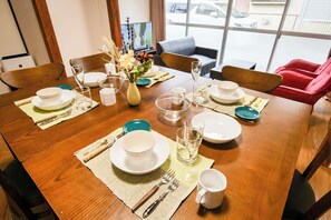 Dining - A private house where you can also enjoy BBQ. For families and groups. Located in Kasama City, almost in the center of Ibaraki, it offers easy access to Mito, Oarai, and Hitachinaka Seaside Park. (笠間市旭町)