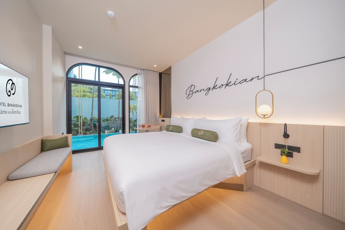 Studio, vue piscine | Coffres-forts dans les chambres, lits bébé (gratuits), Wi-Fi gratuit