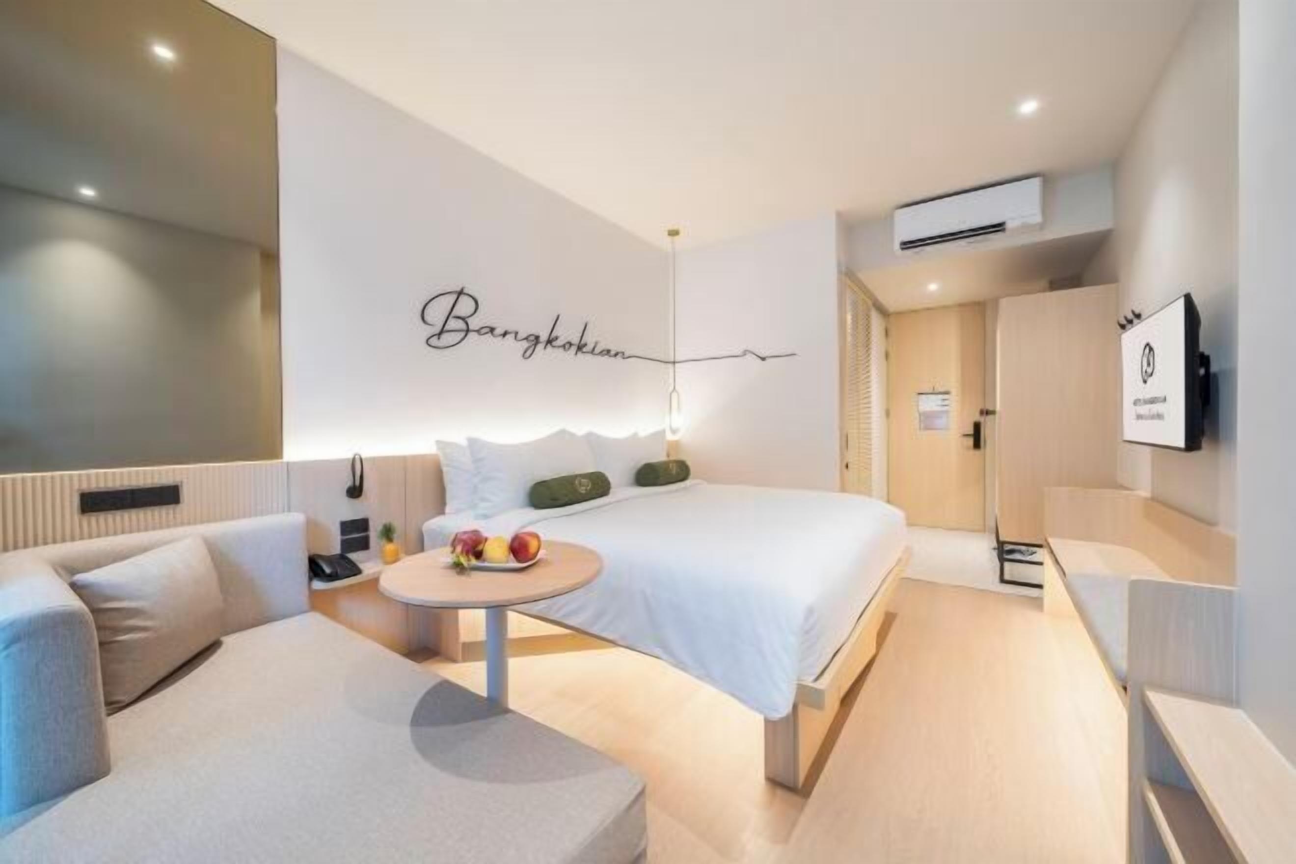 In-room safe, free cribs/infant beds, free WiFi, bed sheets