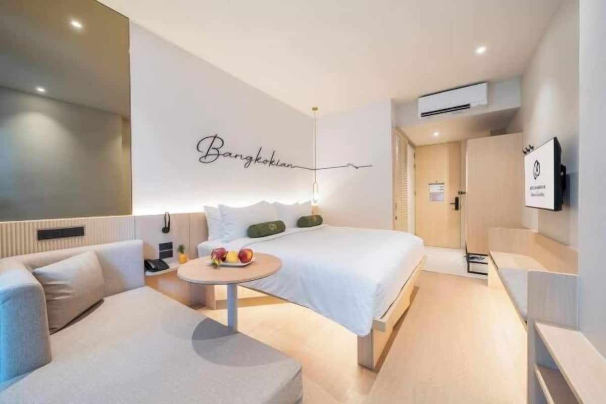 Cofres nos quartos, berços grátis, Wi-Fi de cortesia, roupa de cama