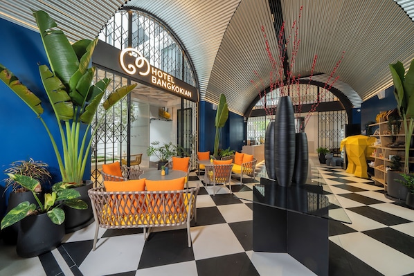 Coin salon dans le hall