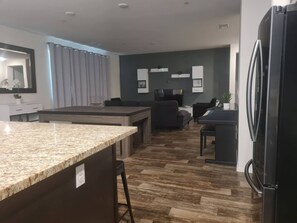 Interior - Peaceful & Relaxing 4-bd hse w/WiFi & RV prkng in Indio 5 min frm Coachella Fest (Indio)