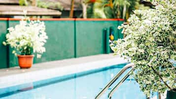 12 outdoor pools