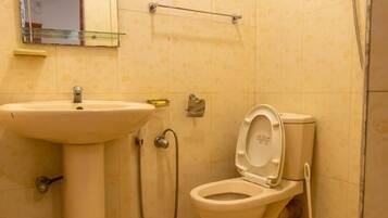 Deluxe Double Room, Balcony, Garden View | Bilik Mandi