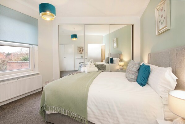 3 slaapkamers, een strijkplank/strijkijzer, gratis wifi, beddengoed