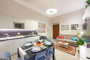 In-room dining - Lovely Flat In Genova Historic Center Apartments (Genoa)