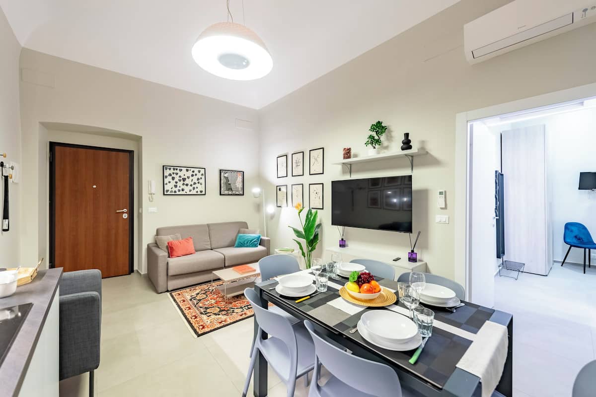 스탠다드 아파트, 침실 3개, 욕실 2개 (Lovely Apartment In Genova Historic) | 거실 공간 | 디지털 채널 시청이 가능한 21인치 TV