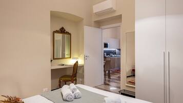 Family Apartment, 1 Bedroom, Microwave (Lovely Flat In Genova Historic Center)