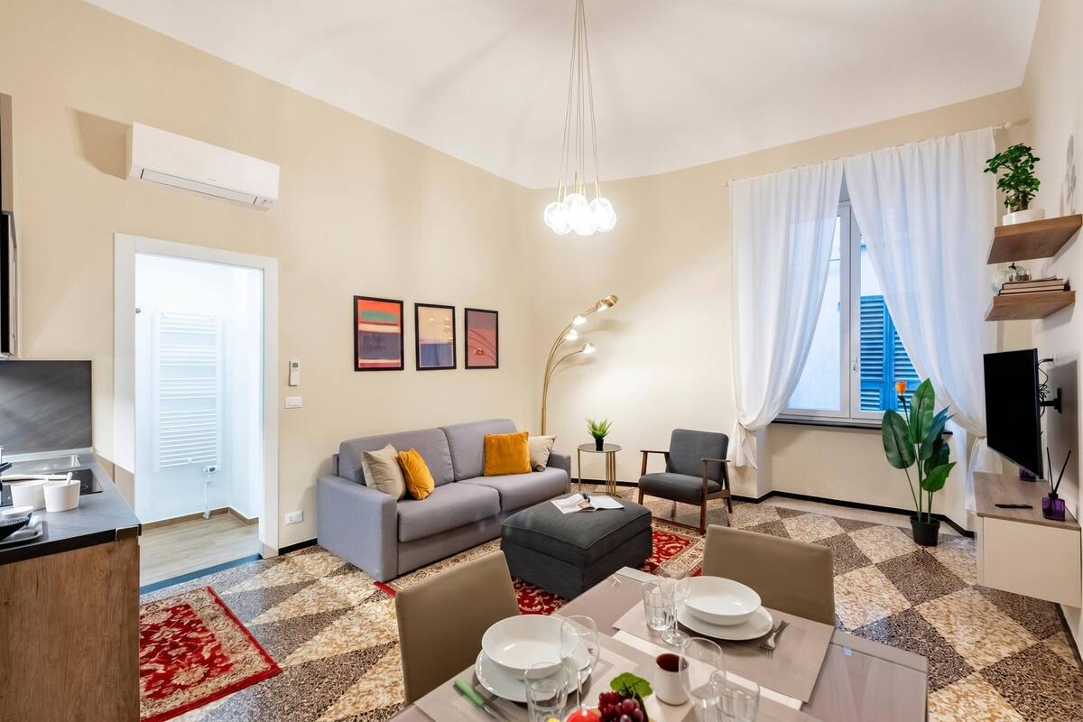 패밀리 아파트, 침실 1개, 전자레인지 (Lovely Apartment In Genova Historic) | 거실 공간 | 디지털 채널 시청이 가능한 21인치 TV