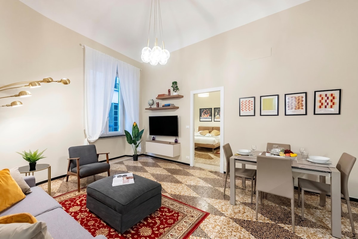 Family Apartment, 1 Bedroom, Microwave (Lovely Apartment In Genova Historic) | Living area | 21-inch TV with digital channels