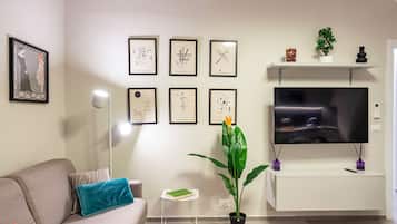 Lägenhet Standard - 2 sovrum - mikrovågsugn (Lovely Flat In Genova Historic Center) | Vardagsrum | 21-tums platt-tv med digitalkanaler