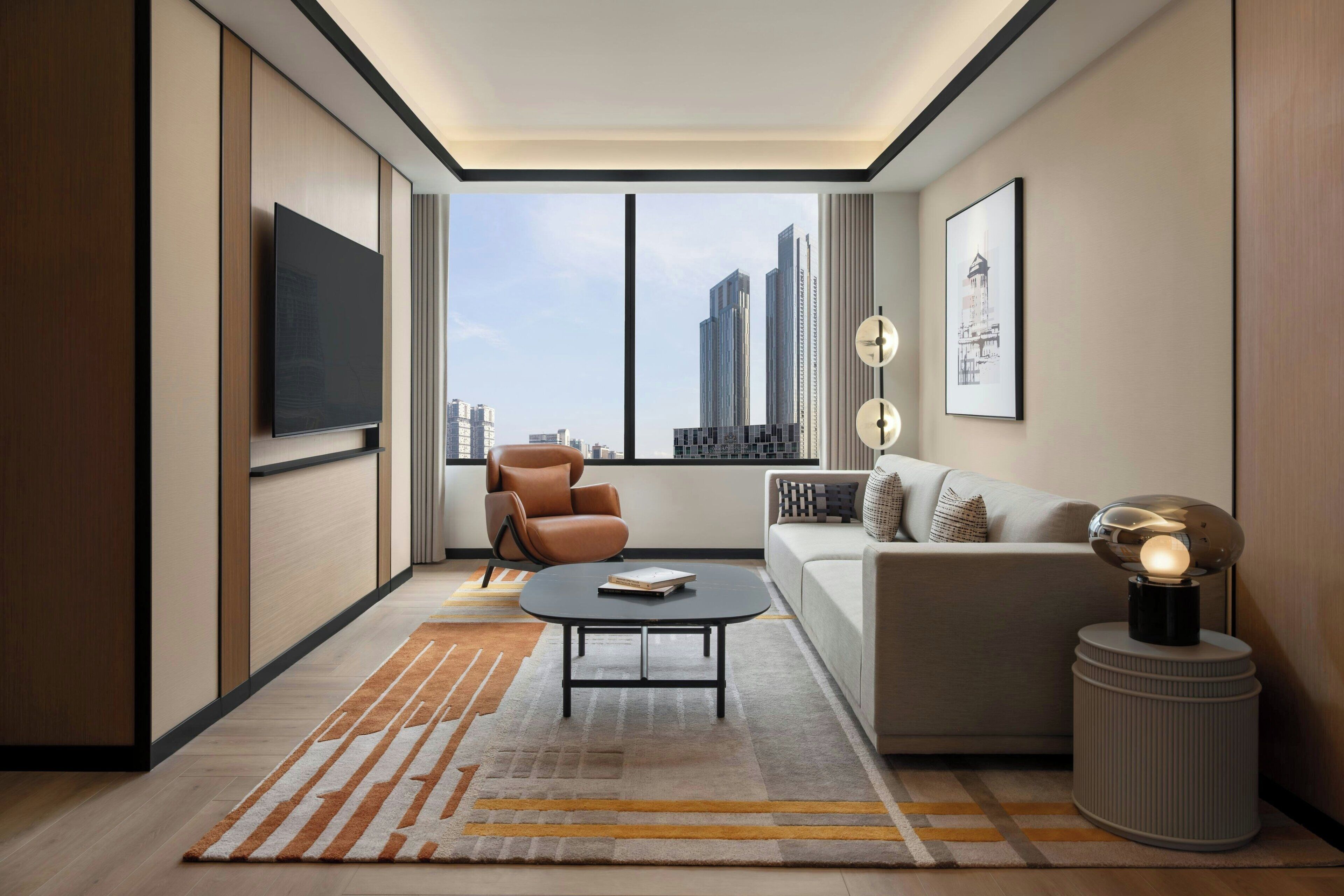 Deluxe-Suite, 1 King-Bett | Wohnzimmer | 55-Zoll-LED-Fernseher mit Satellitenempfang