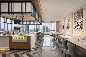 2 restauranter: frokost, lunsj og middag serveres