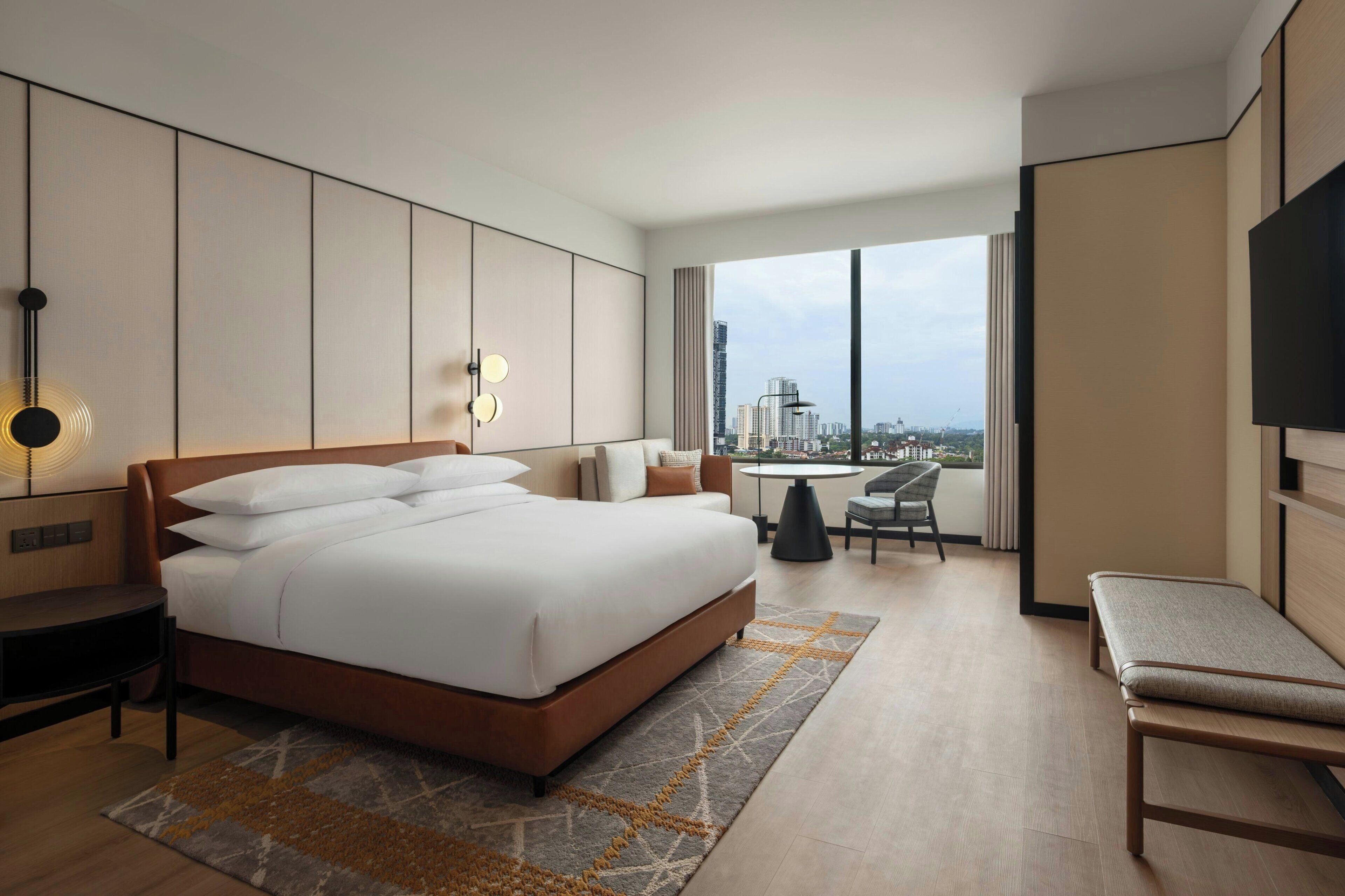 Minibar, caja de seguridad en la habitación y cortinas blackout 