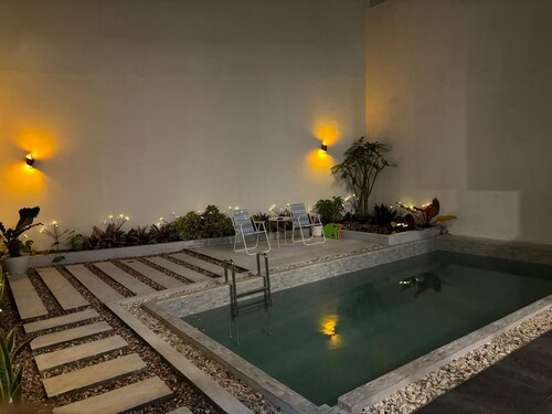 A villa with private pool, 3 floors, beautiful views, and complete amenities.