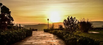 Sheerdrop ; An idyllic Countryside home in Nakuru Kenya with stunning Views