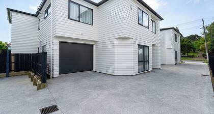 Auckland Golden Phoenix Holiday Homes