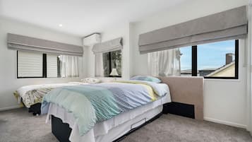 5 habitaciones, escritorio, tabla de planchar con plancha y wifi