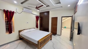 5 Schlafzimmer, Bügeleisen/Bügelbrett, WLAN, Bettwäsche