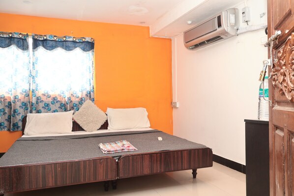 华丽客房 | 埃及棉床单、高档床上用品、记忆海绵床垫、办公桌