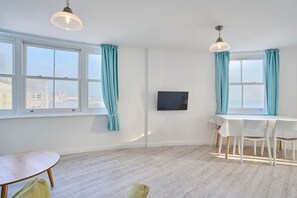 2 bedrooms - Host Stay Beachside Gallery (Weymouth)