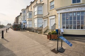 2 bedrooms - Host Stay Beachside Gallery (Weymouth)