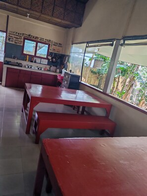 Dining - Paradise English Dormitory, Boracay
Backpackers-Digital Nomads-budget travelers (Malay)