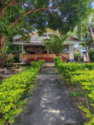 Paradise English Dormitory, Boracay
Backpackers-Digital Nomads-budget travelers