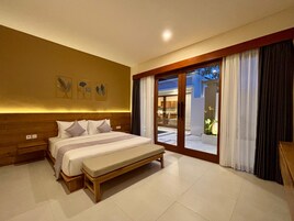Two-Bedroom Villa with Private Pool | Seprai premium, brankas, meja kerja, dan ruang kerja ramah laptop