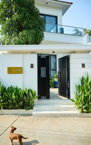 Exterior detail - Riverside Retreat: Infinity Pool & Sauna Luxury at Private Villa (Thành phố Hội An)