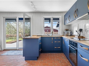Fridge, microwave, dishwasher, cookware/dishes/utensils - "Gravers" - 150m from the sea by Interhome (Svendborg)