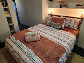 1 habitación, tabla de planchar con plancha, wifi y ropa de cama 