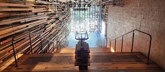 Boutique City Apartment with Iconic Mountain Views