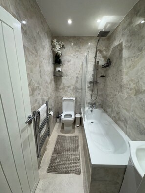Apartment | Bathroom - Cozy 2br-5guests-near Attractions-garden (London)