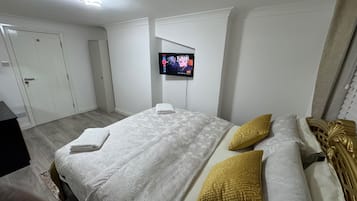 Apartment | 2 bedrooms, iron/ironing board, free WiFi, bed sheets