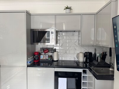 Cozy 2br-5guests-near Attractions-garden