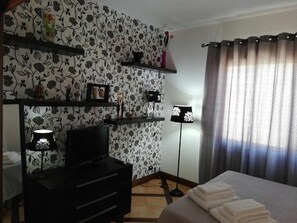 1 chambre, fer et planche à repasser, Wi-Fi, draps fournis