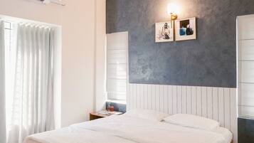 Familien-Suite, Balkon | 2 Schlafzimmer, Schreibtisch, schallisolierte Zimmer, kostenloses WLAN