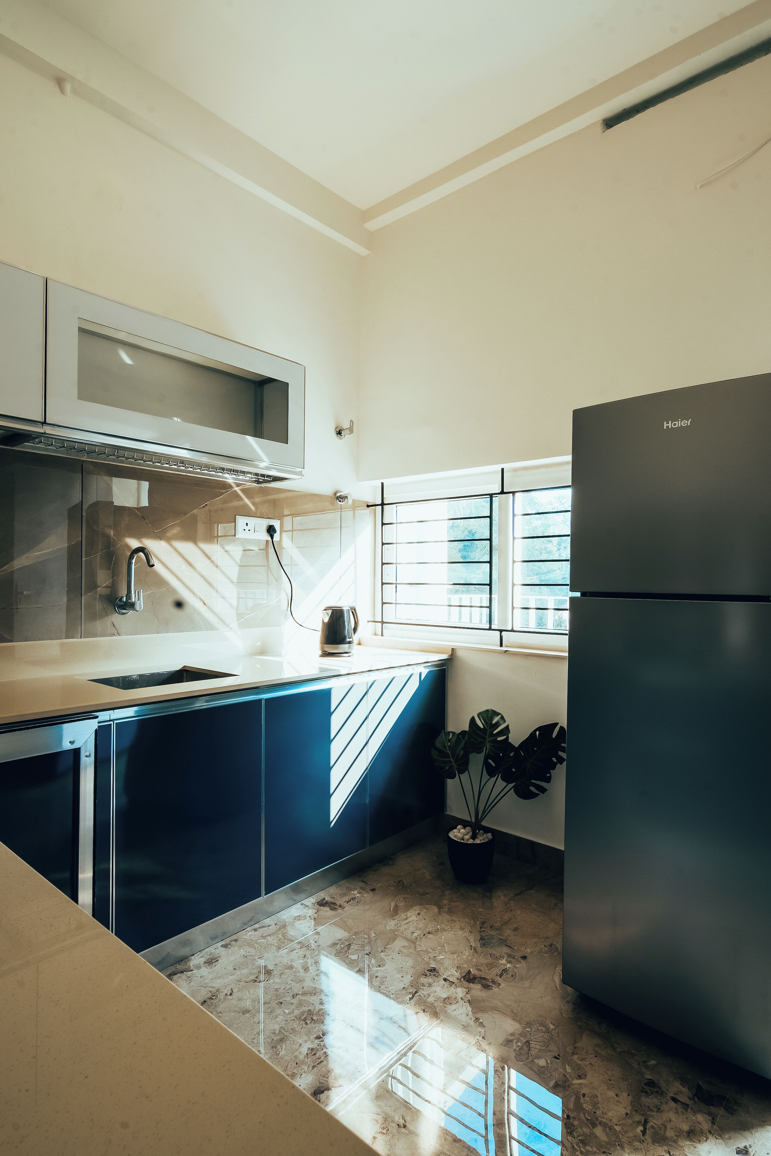 Family Suite, Balcony | Private kitchen | Microwave, electric kettle, cookware/dishes/utensils
