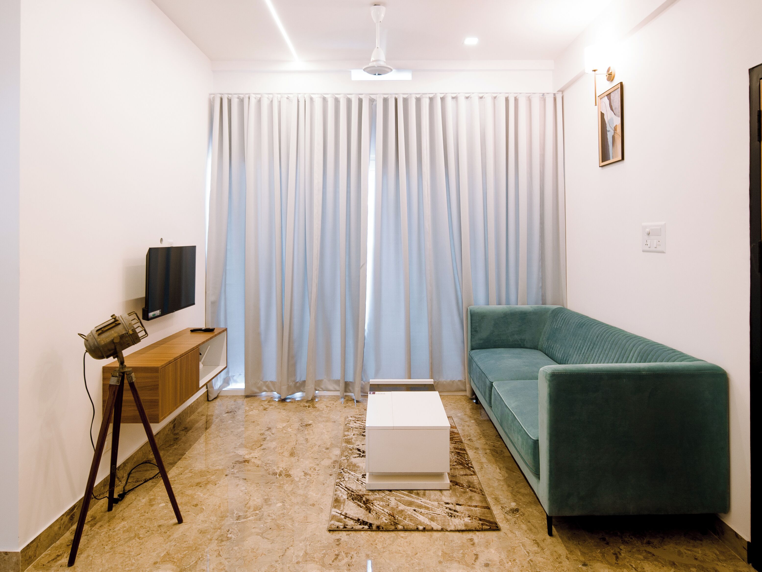 Deluxe Suite, Balcony | Living room | Flat-screen TV