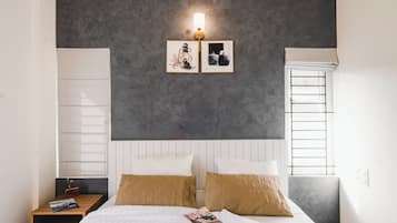 Deluxe Suite, Balcony | 2 bedrooms, desk, soundproofing, free WiFi