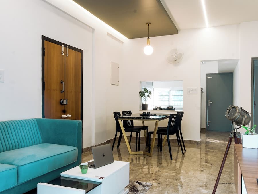 Suite familiare, balcone | Soggiorno | TV a schermo piatto