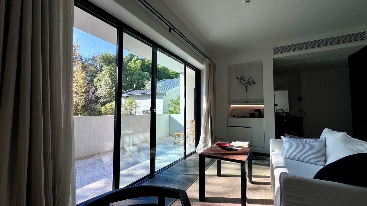 Quarto casal luxo, sacada, vista para a montanha | Terraço/pátio