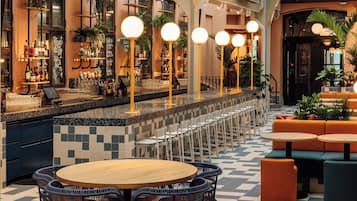 2 bars/lounges